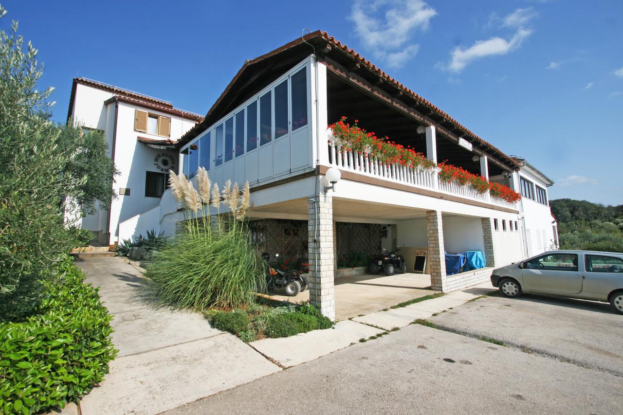 Jurman Apartment Barbariga Exterior photo